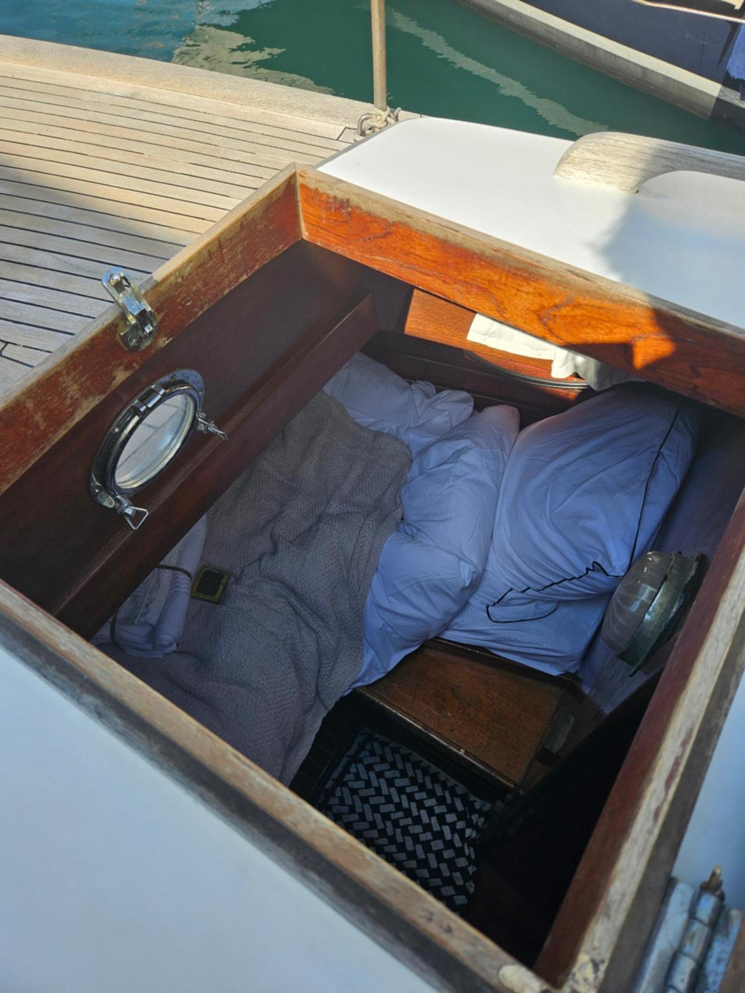 Bateau-hôtel Voilier Santana A *